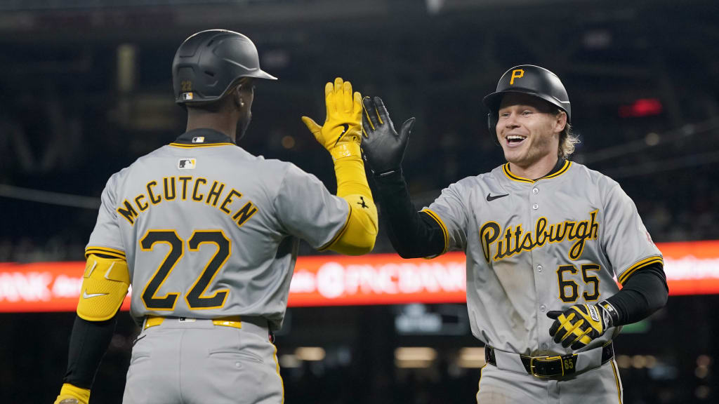 MLB-NEWS: The all-star catcher for the Pittsburgh Pirates has officially signed a contract to play with the Houston Astros. According to an Astros insider, a $146.4 million, three-year contract was signed following….