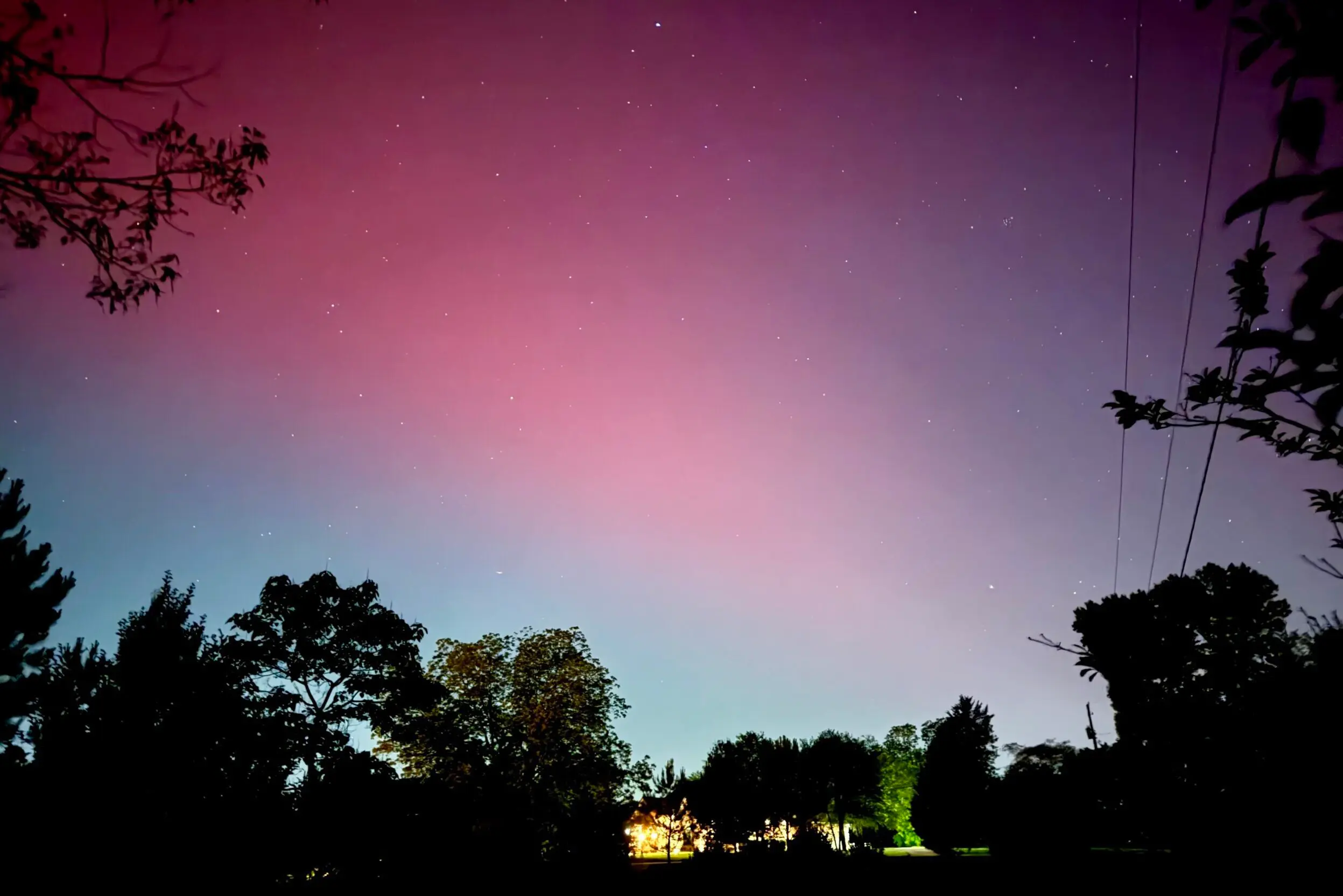 Catch the Celestial Dance: Tonight’s Northern Lights May Dazzle Across 10 U.S. States…