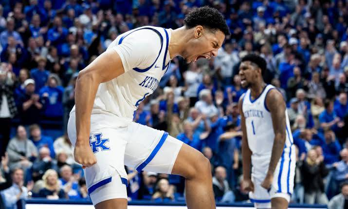 “Wildcats Roaring Up the Ranks: Kentucky Lands No. 3 Seed in Lunardi’s Bracketology!”