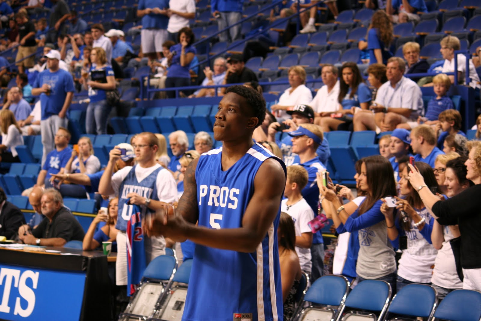 Eric Bledsoe reportedly re-signs with the Shanghai Sharks…….