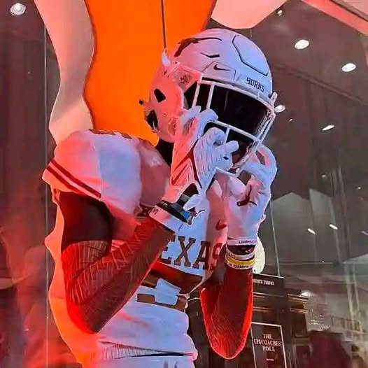 Miami 5-Star WR Commit Stuns College Football World with Decision to Flip and Join Texas Longhorns…..