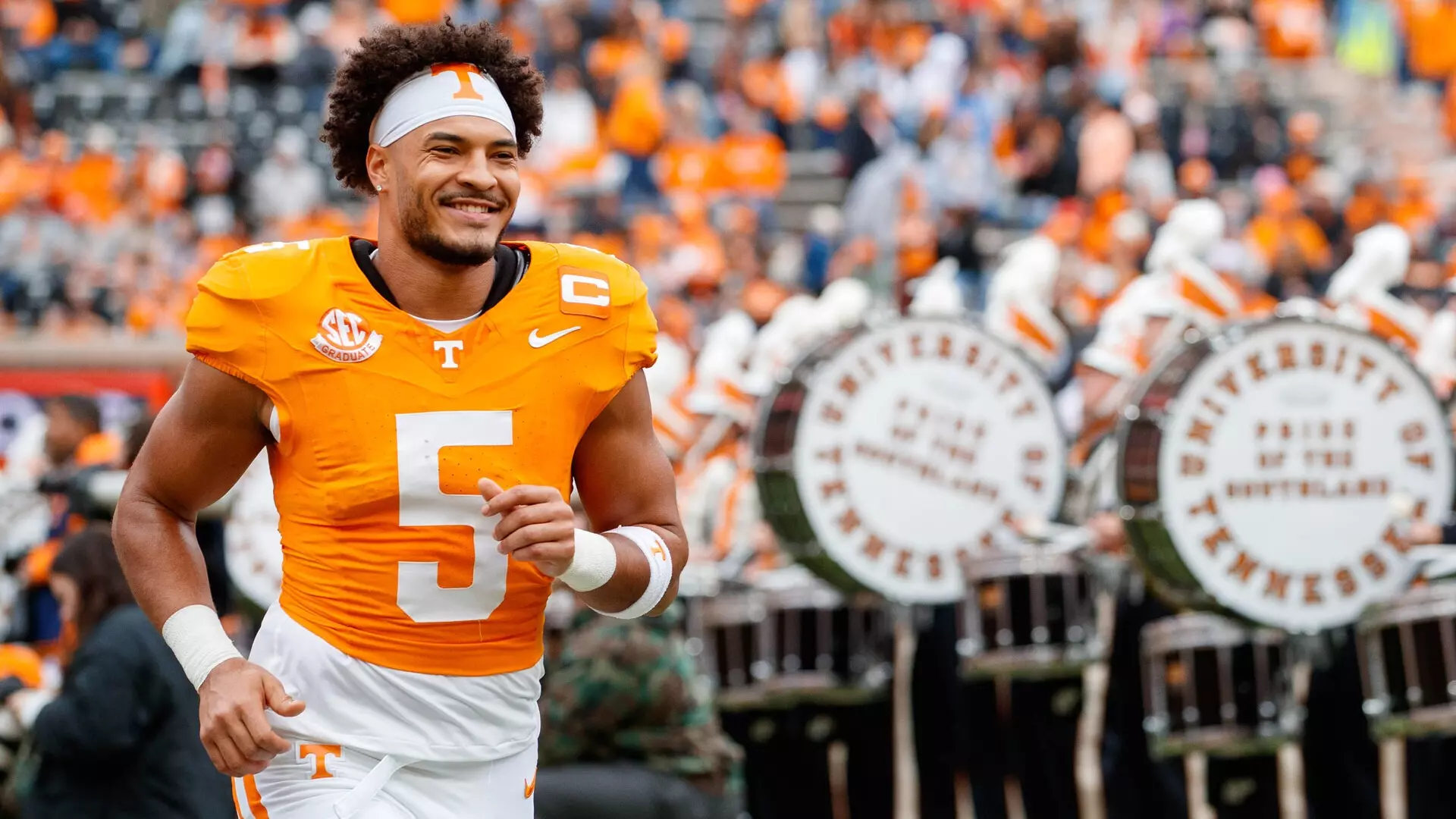 Breaking News: Nico Iamaleava, Tennessee QB, has been Honored with the Prestigious Maxwell Award for Outstanding Performance and Exceptional Contributions to Football…