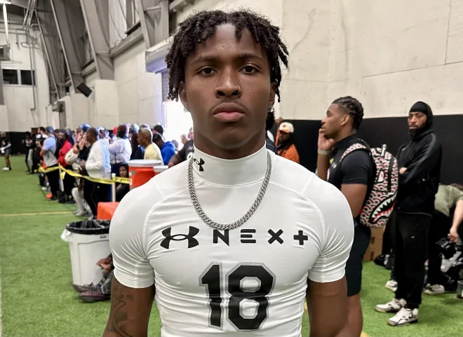 BREAKING: Five-Star WR Dakorien Moore Flips Commitment to Alabama football, Boosting RollTide’s 2025 class..