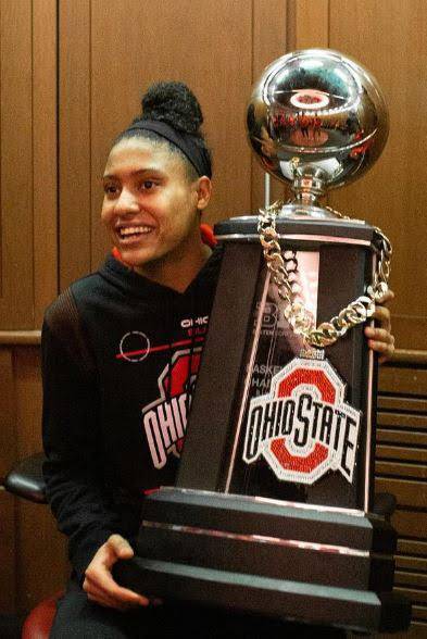 Breaking: Ohio State Buckeyes women’s basketball star Taylor Thierry was overcome with emotion Tuesday night, visibly moved to tears after receiving the prestigious Cheryl Miller Award. The award, celebrating excellence and…..