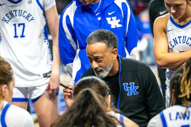 Heartfelt News: Kenny Brooks Sends Condolences Across Kentucky Wildcats Women’s Basketball After Losing a Star Player in a Car Crash…