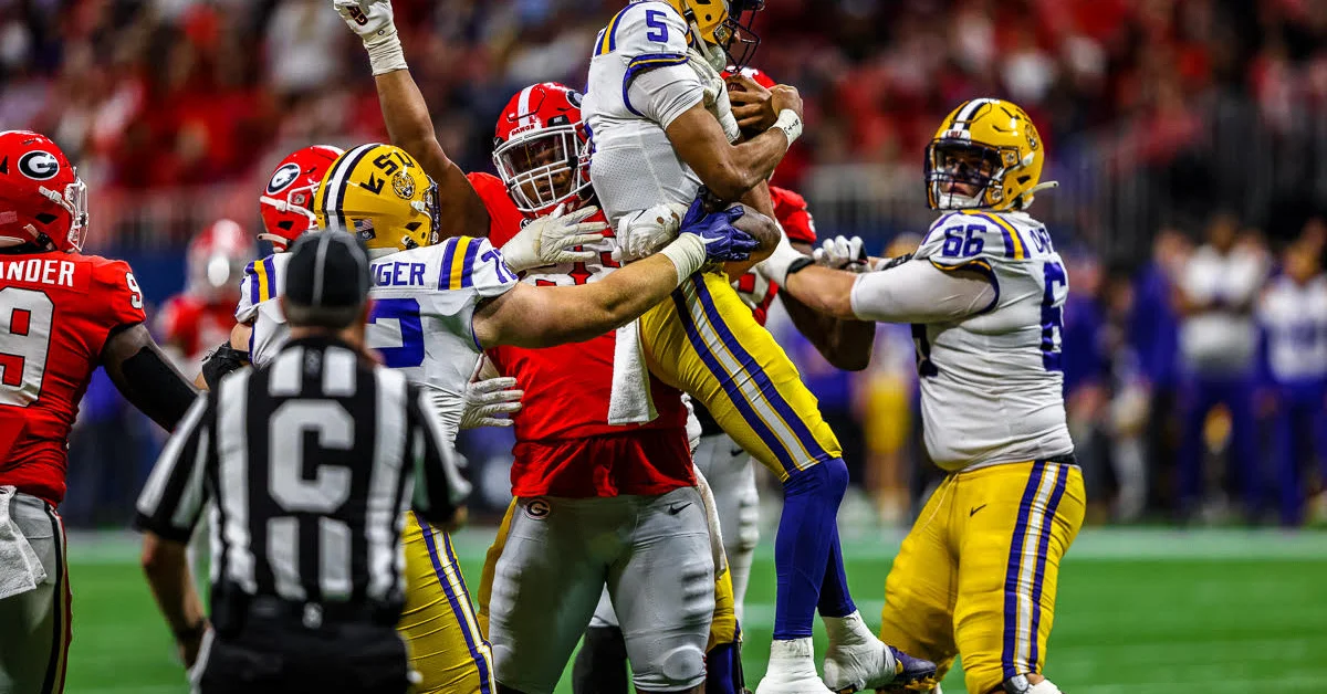 BREAKING: Happy to finally join the Champions Top ranked  SEC DL Jalen Carter standing at 7 330lbs stuns SEC world again with decommitment flipping to Tennessee due to .. see more…