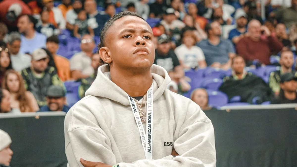 Heartbreaking News: Michigan 5-Star QB Jadyn Davis Sends a Heartfelt Message to HC Sherrone Moore About the Ill-Treatment He Got From The Team… Read More