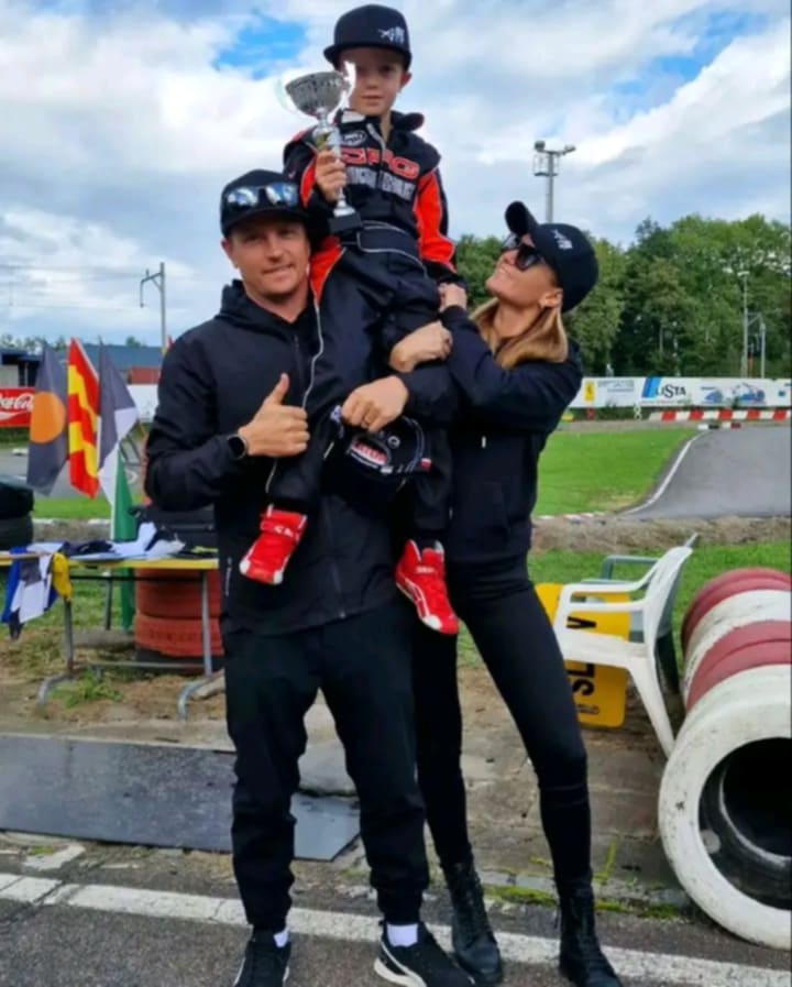 Últimas Noticias: El hijo de Kimi Raikkonen es despojado de la victoria en el Campeonato Asiático de Karting frente a su familia y…