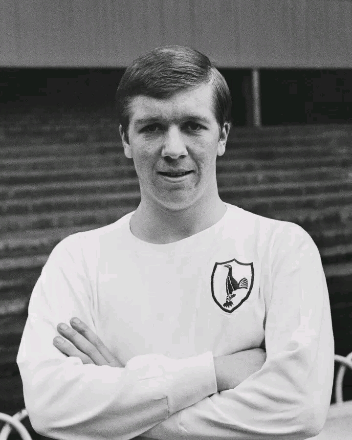 Sad news:Former Tottenham midfielder Dennis Bond has sadly passed away at the age of 77.due to.see more..