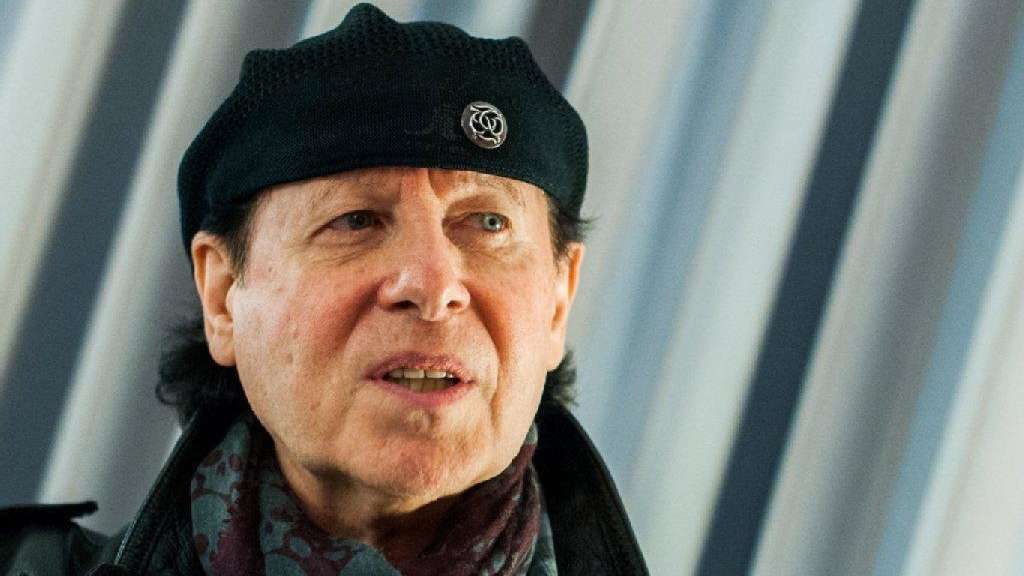 SAD NEWS: Klaus Meine, the Lead Singer of the Scorpions, Has Had Throat Problems and Underwent Surgery on His Vocal Cords and Spine… Read More