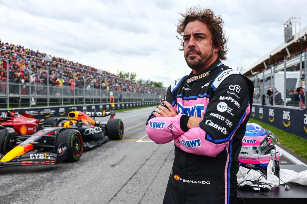 Triste noticia: Justo ahora, un piloto de Fórmula 1 de Aston Martin, Fernando Alonso, estuvo involucrado en un terrible accidente de coche debido a…