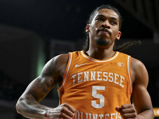 HISTORY MADE: Tennessee Volunteers’ Zakai Zeigler Achieves Unprecedented Milestone, Claiming Both 2025 Bob Cousy Award and Midseason Wooden Award in a Remarkable Showcase of Basketball Excellence”